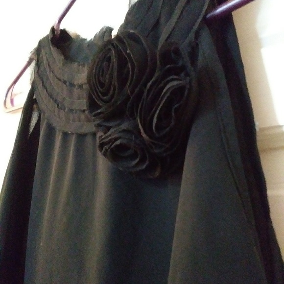 Dress Barn Tops - 🌴 $5 Deal! Gorgeous black flowy sleeveless top